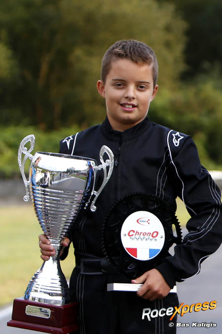 Dylan Buys grossiert in bekers